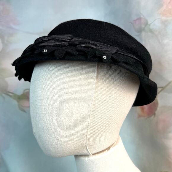 Vintage Neumann-Endler Fairfield Felts 100% Wool Feather Cutout Detail Hat - Picture 1 of 7